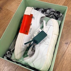 Off White New Low Vulcanized calf leather, white on white sneakers w/ green tag